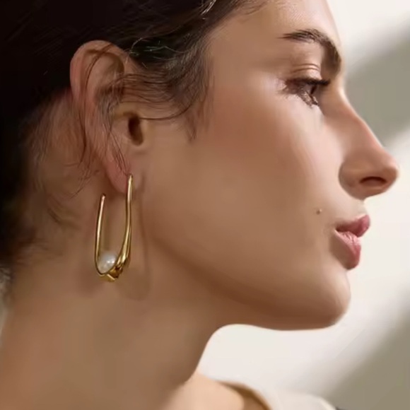 ✨ Elegant Gold Drop Earrings with Pearl Accent - Picture 1 of 7